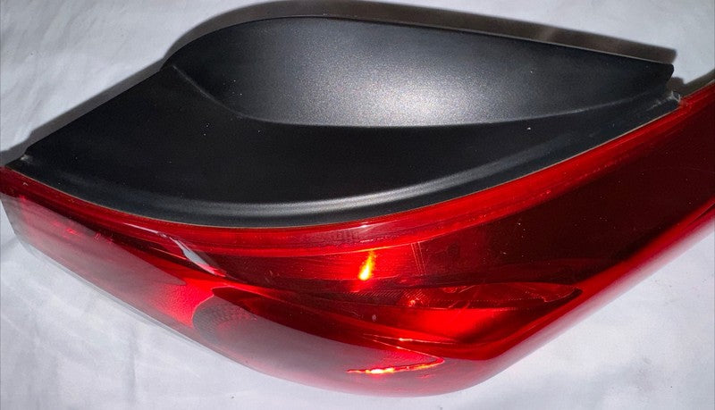 2011-2013 Hyundai Elantra Right Tail Light Lamp OEM