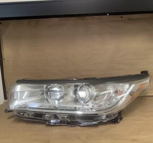 2017-2019 Toyota Highlander Left Passenger Halogen Headlight OEM