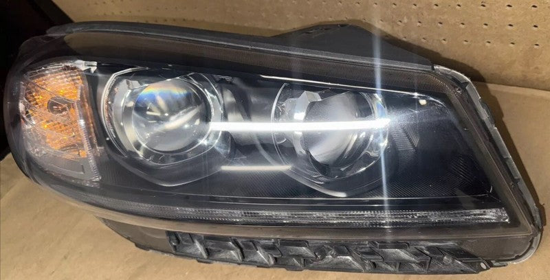 2016-2018 Kia Sorento Right Headlight Halogen/LED OEM