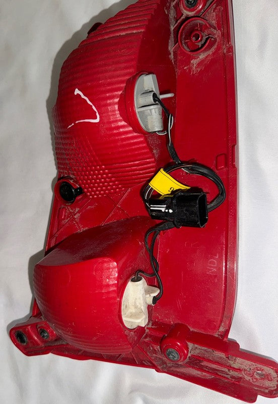 2018-2021 Hyundai Kona Right Rear Tail Light Lamp OEM 92405-J90