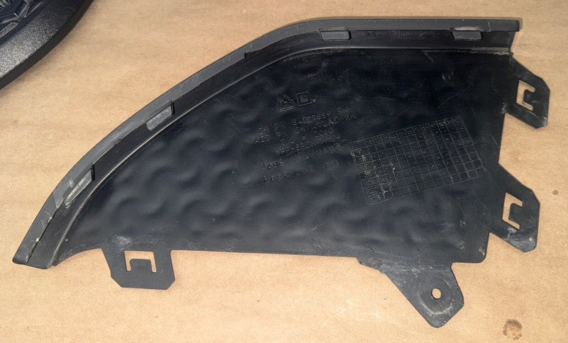 2019-2021 Silverado Sierra Right Rear Bumper Step Pad GM 84227859
