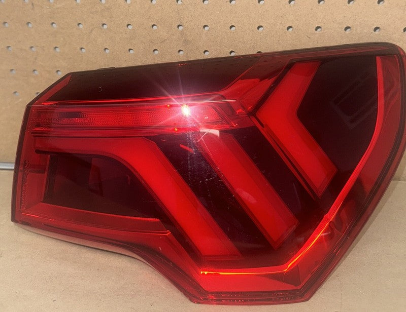 2019-20 Audi Q3 Right Tail Light Lamp OEM 83A.945.092.A