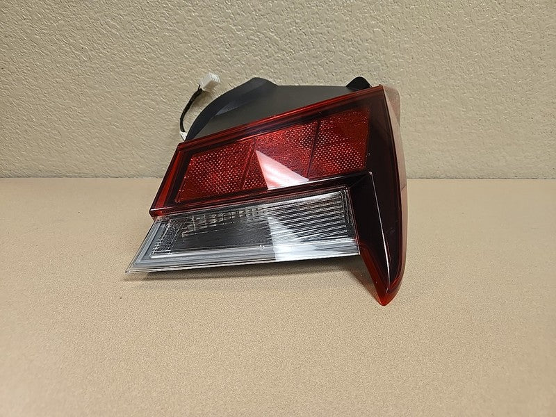 2021-2023 Hyundai Elantra Tail Light RH Passenger OEM 92401AA020