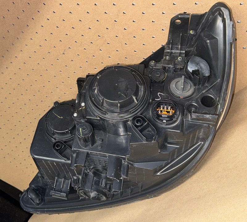 2014-2015 Kia Sorento Right Headlight Halogen OEM 92102-1U500
