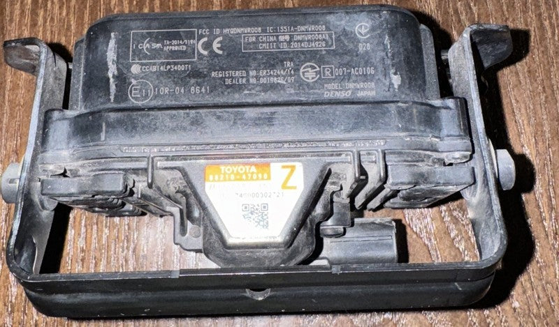 **16-19 Toyota Lexus Radar Sensor 88210-47090**