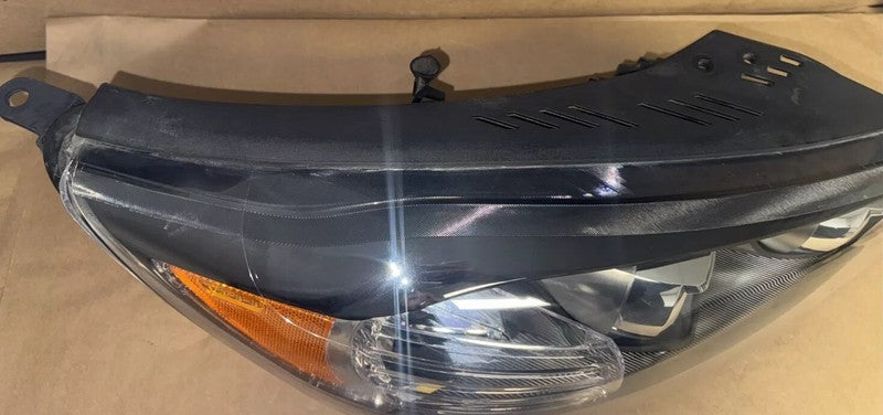 2016-2018 Kia Sorento Right Headlight Halogen/LED OEM