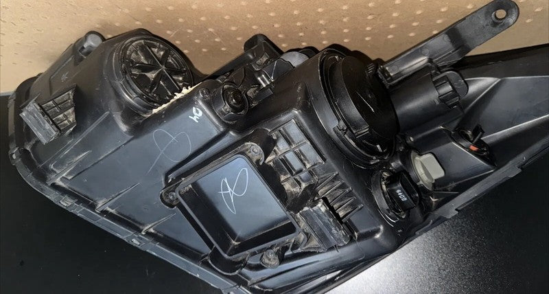 2013-2016 Hyundai Santa Fe Front Left Headlight Halogen