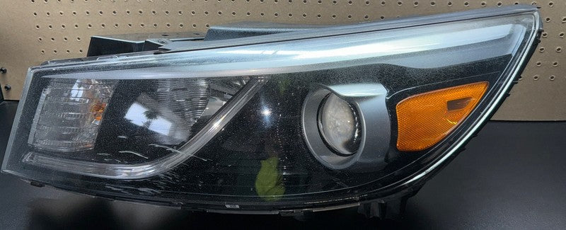 2015-2018 Kia Sedona Left Headlight Halogen (No LED) 92101A9