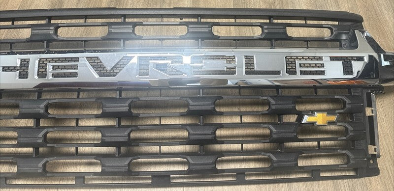 20-23 Chevy Front Grille Chrome OEM 84670281