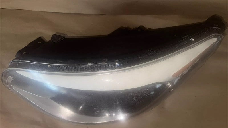 2014-2019 Kia Soul LH Left Headlight OEM 92101B2230