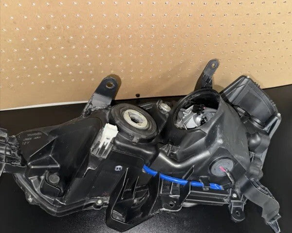 2014-2017 Toyota 4Runner Headlight RIGHT Passenger Side