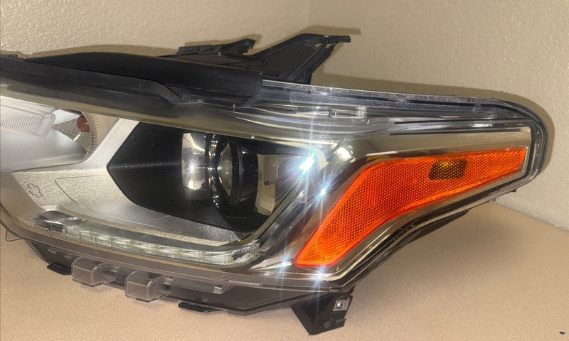 2018-2021 Chevy Traverse Headlight LEFT Driver OEM 84573719