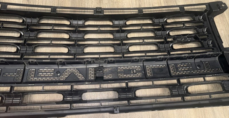 20-23 Chevy Front Grille Chrome OEM 84670281