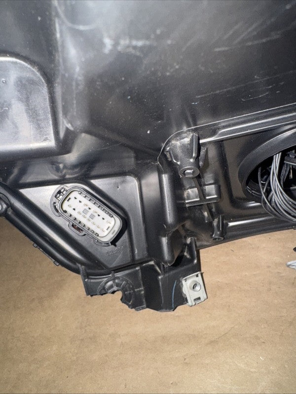 20-23 Explorer Right Headlight LED Chrome OEM