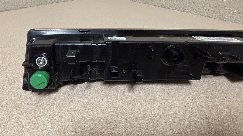 2025 Volkswagen Tiguan Front Right Upper Grill R-Line OEM No Running L