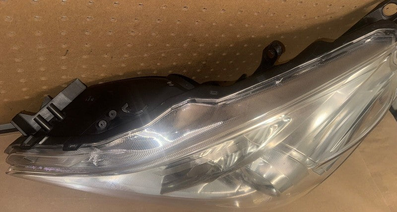 2012-14 Prius V Left Headlight Halogen 1.8L - OEM #81170-47300