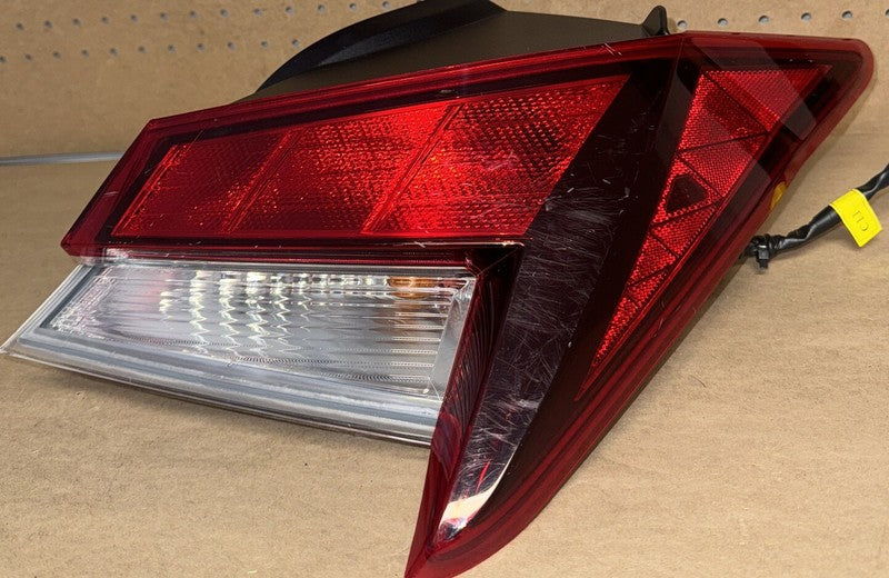 2021-2023 Hyundai Elantra Right Tail Light HALOGEN OEM RH