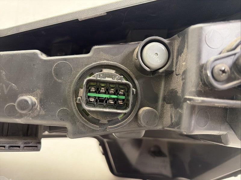 2023-2025 Hyundai Palisade Right Passenger Headlight OEM LED DRL 92208
