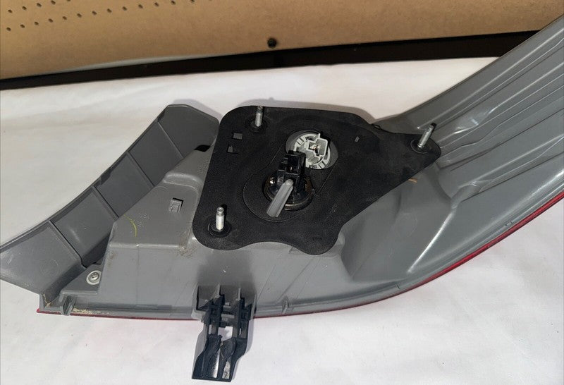 2015-2017 Toyota Camry Left Tail Light Lamp