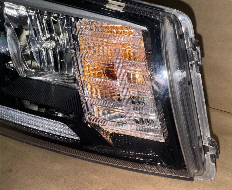 2015-2018 Kia Sedona Right Headlight RH Halogen/LED OEM