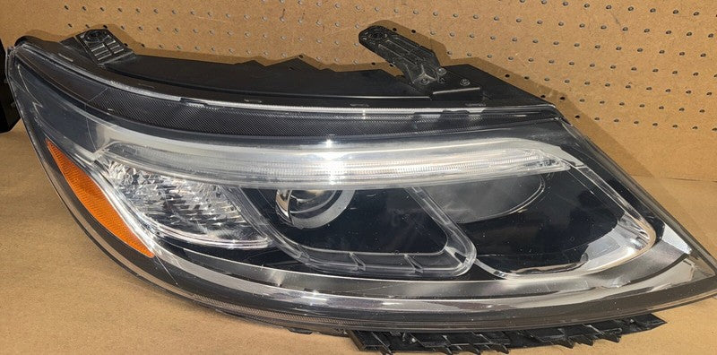 2014-2015 Kia Sorento Right Headlight Halogen OEM 92102-1U500