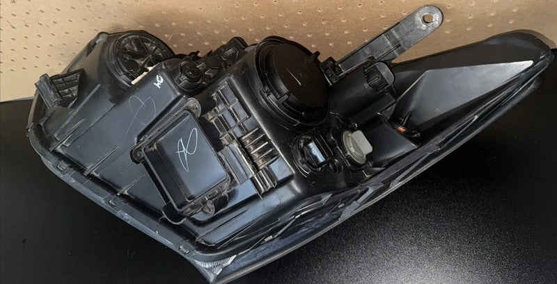 2013-2016 Hyundai Santa Fe Front Left Headlight Halogen