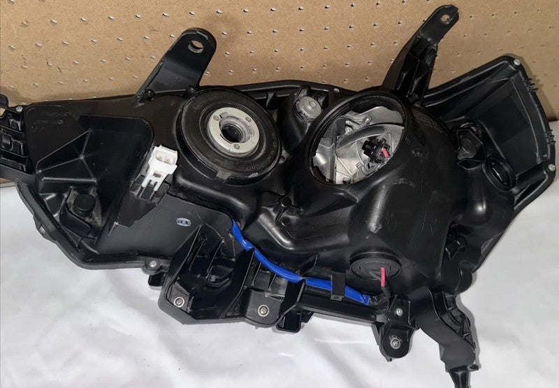 2014-2017 Toyota 4Runner Right Passenger Side Halogen Headlight