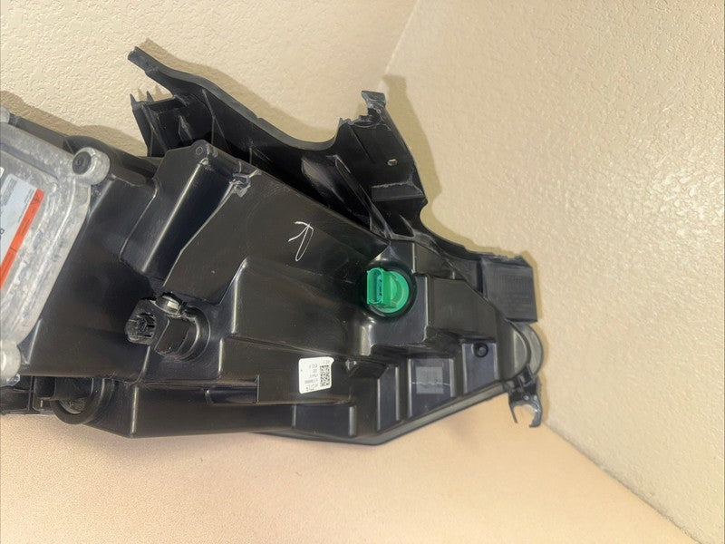 2018-2021 Chevy Traverse Headlight LEFT Driver OEM 84573719