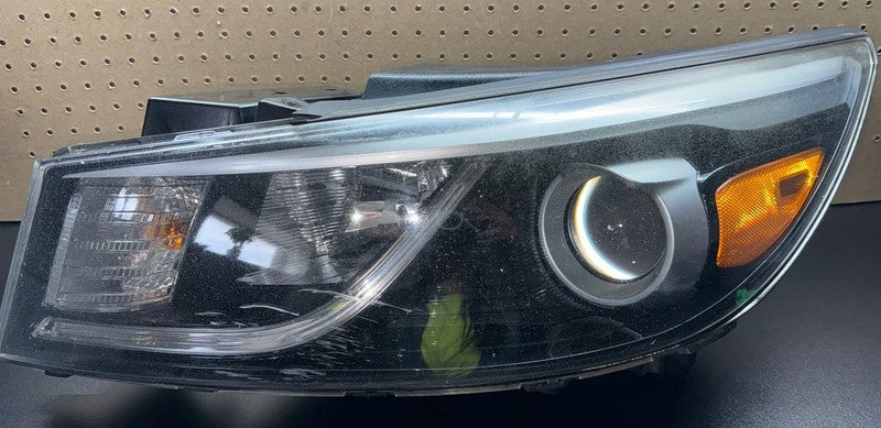 2015-2018 Kia Sedona Left Headlight Halogen (No LED) 92101A9