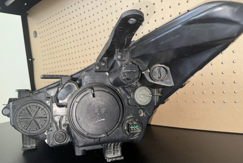 2013-2016 Hyundai Santa Fe Front Left Headlight Halogen