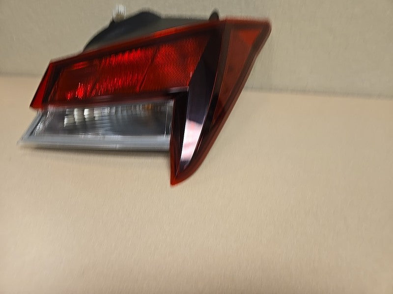 2021-2023 Hyundai Elantra Tail Light RH Passenger OEM 92401AA020