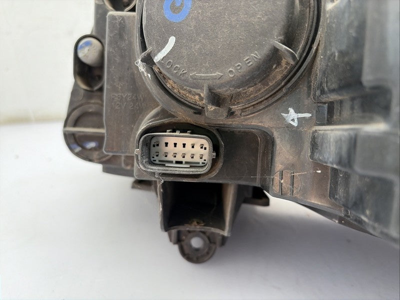 2011-2014 Chrysler 300 Right Passenger OEM Halogen Headlight