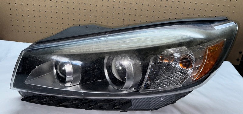 2016-2018 Kia Sorento Left Driver Headlight Halogen LED OEM 92101-C6