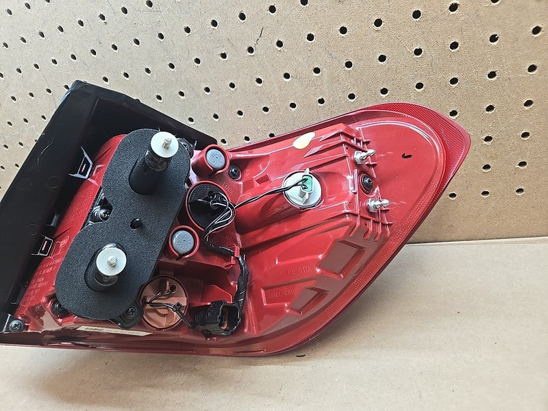 2019-2020 Kia Sorento Left Tail Light Lamp OEM 92401-C6500 Driver Side