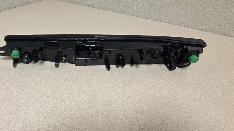 2025 Volkswagen Tiguan Front Right Upper Grill R-Line OEM No Running L
