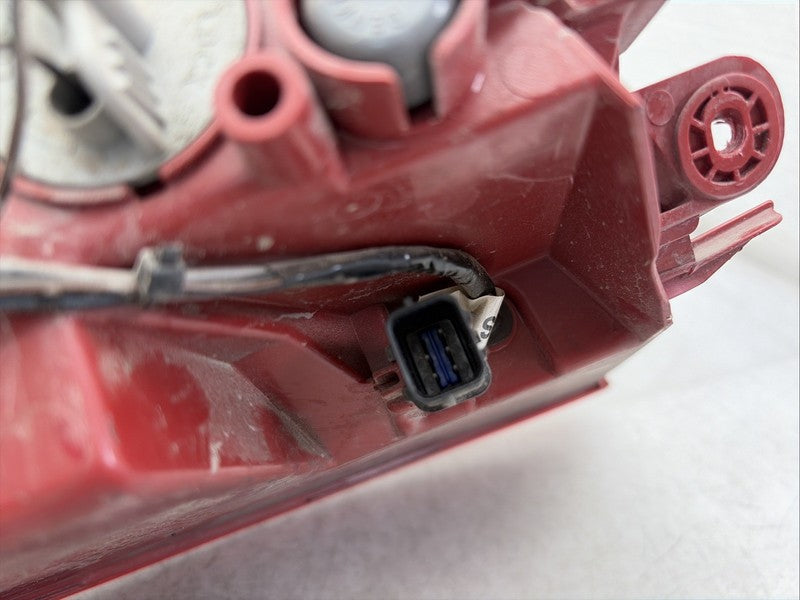 2018-2021 Kia Stinger Right Passenger Tail Light OEM LED 92402-J5