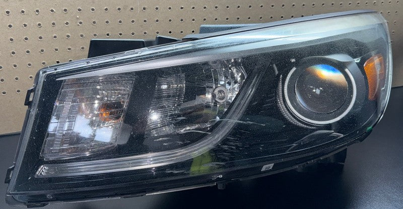 2015-2018 Kia Sedona Left Headlight Halogen (No LED) 92101A9