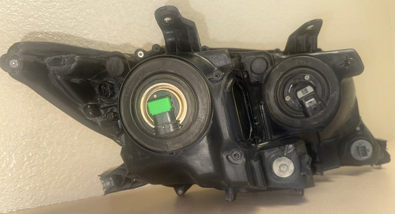 2009-2015 Toyota Venza LEFT Headlight Halogen OEM