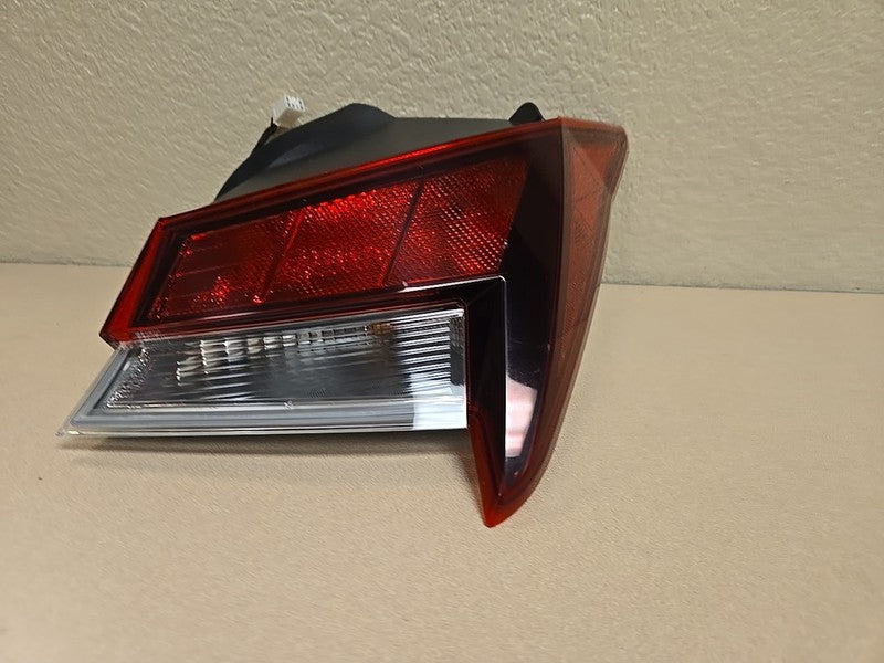 2021-2023 Hyundai Elantra Tail Light RH Passenger OEM 92401AA020