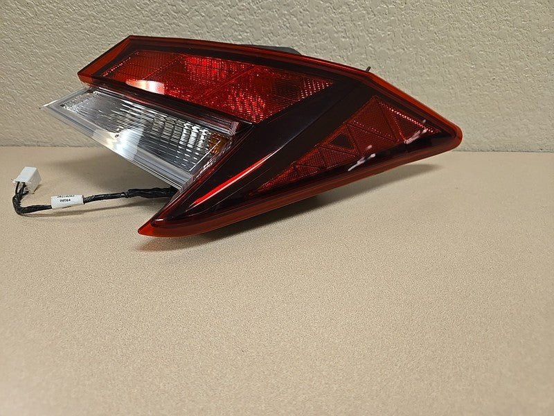 2021-2023 Hyundai Elantra Tail Light RH Passenger OEM 92401AA020