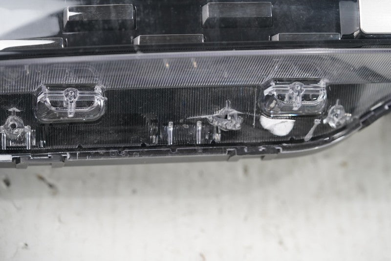 2022-2023 KIA SOUL OEM Center Grille Lamp W1