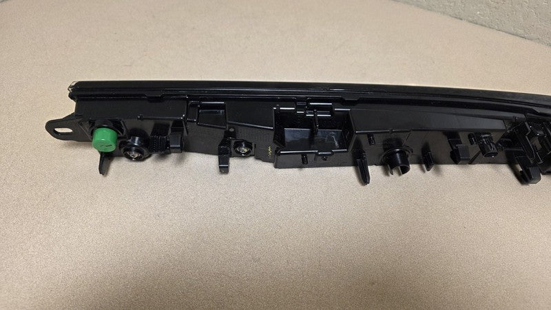 2025 Volkswagen Tiguan Front Right Upper Grill R-Line OEM No Running L
