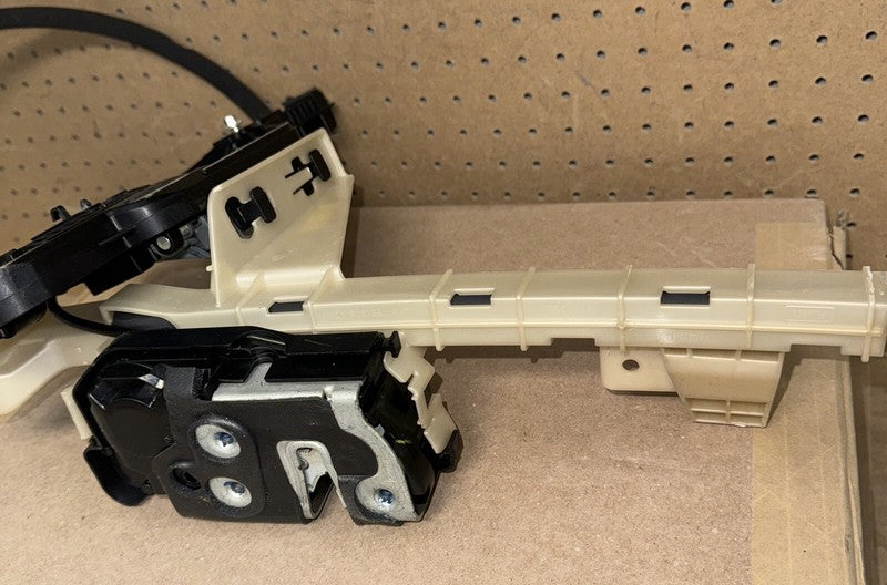 22-24 Lincoln Navigator Front Right Door Latch Lock Actuator NL7Z-7821