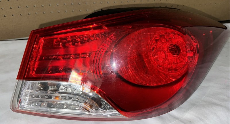 2011-2013 Hyundai Elantra Right Tail Light Lamp OEM