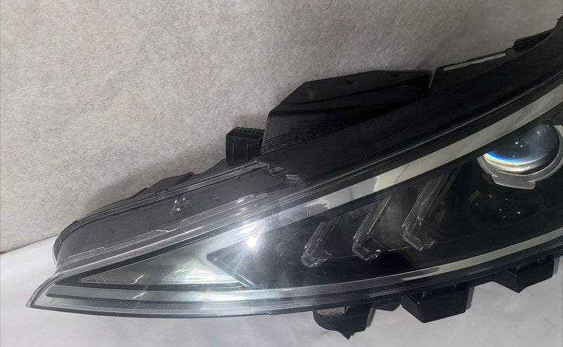 2019-2020 Hyundai Elantra Headlight Lamp - Right (Passenger Side)