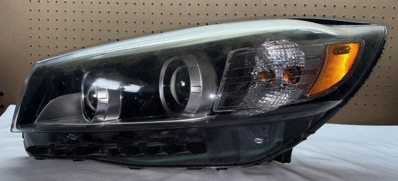 2016-2018 Kia Sorento Left Driver Headlight Halogen LED OEM 92101-C6