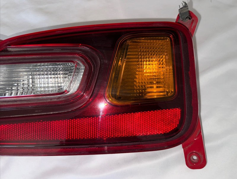 2018-2021 Hyundai Kona Right Rear Tail Light Lamp OEM 92405-J90
