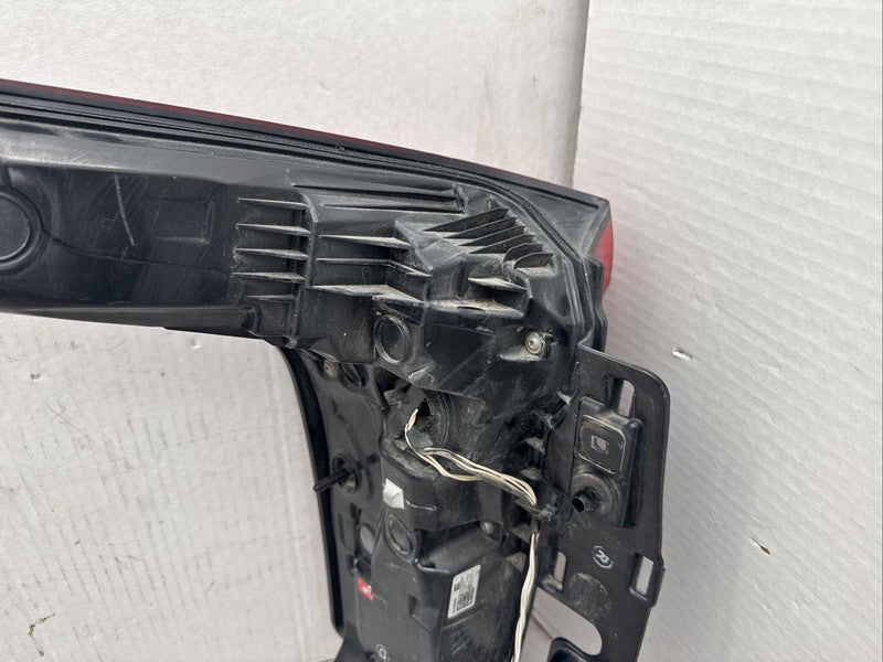 2020-2024 Cadillac XT6 Right Passenger Tail Light OEM LED Lamp