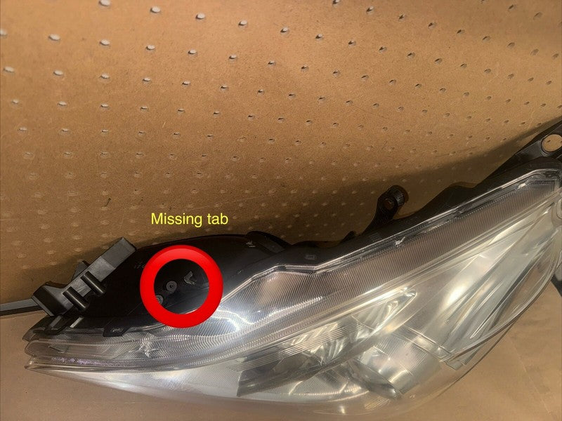 2012-14 Prius V Left Headlight Halogen 1.8L - OEM #81170-47300