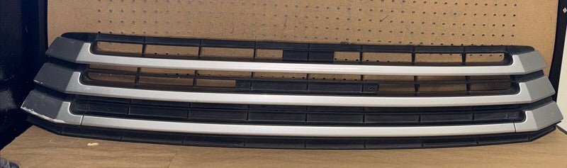 2016-2019 Toyota Highlander Front Lower Grille OEM